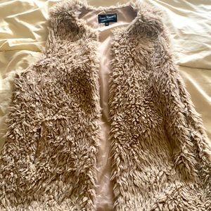 Faux fur vest, excellent condition worn 3x size L